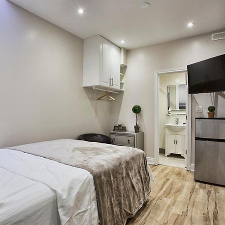Toronto Rooms And Suites Bagian luar foto