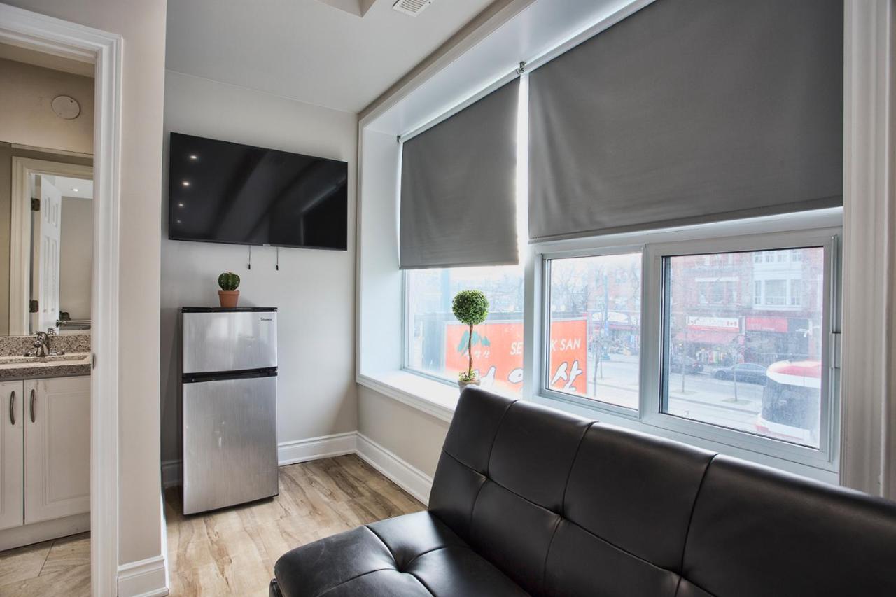 Toronto Rooms And Suites Bagian luar foto