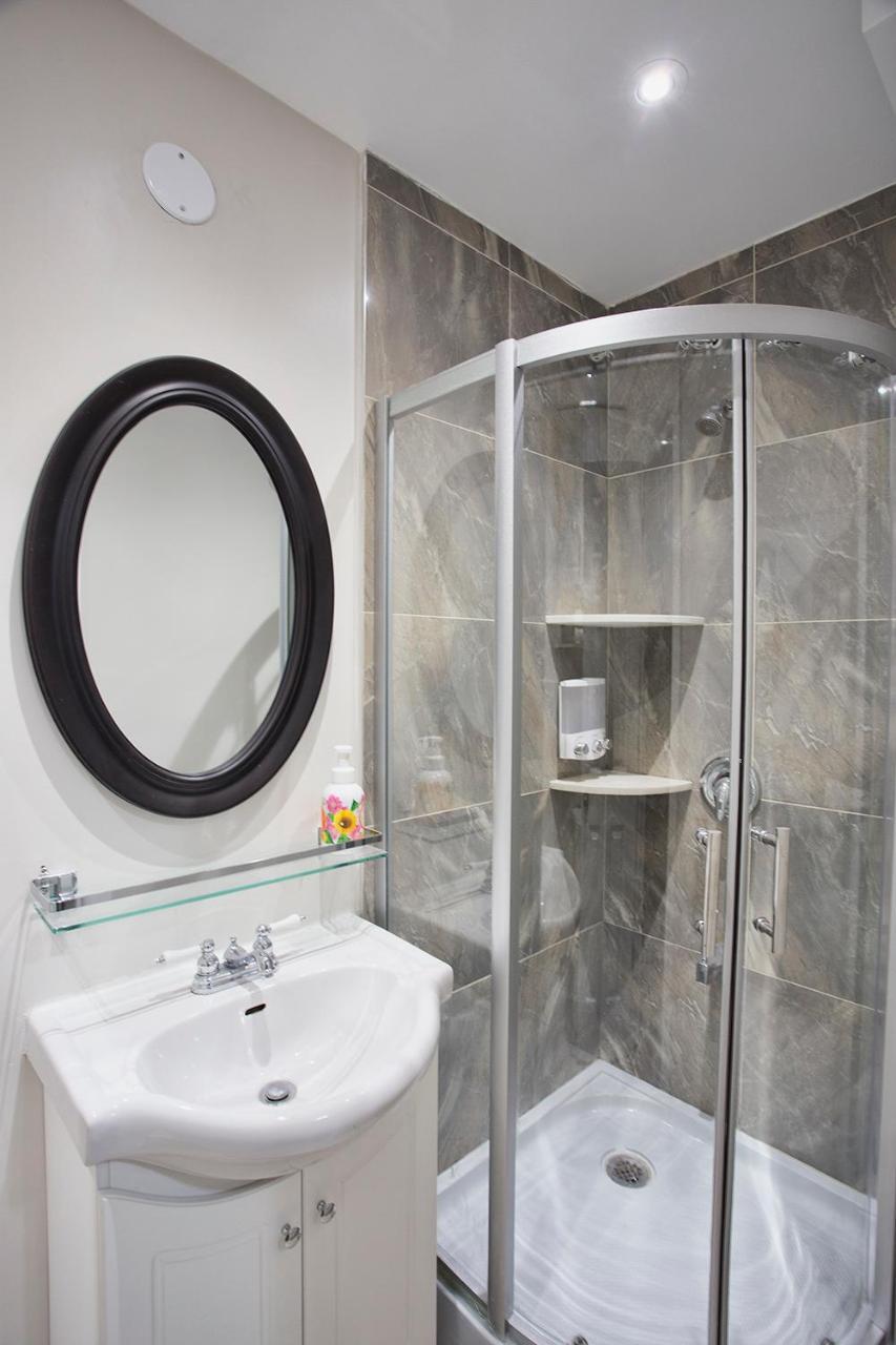 Toronto Rooms And Suites Bagian luar foto