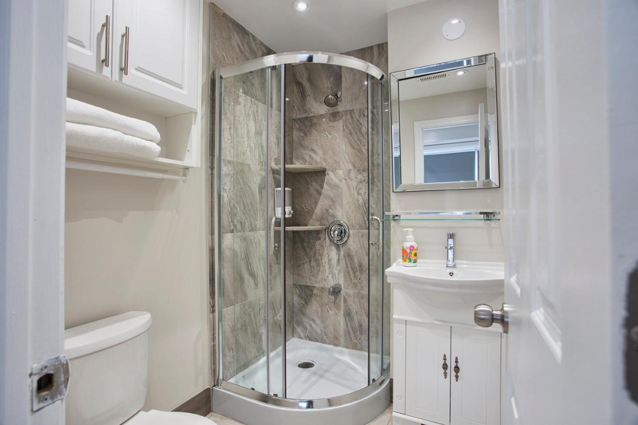 Toronto Rooms And Suites Bagian luar foto