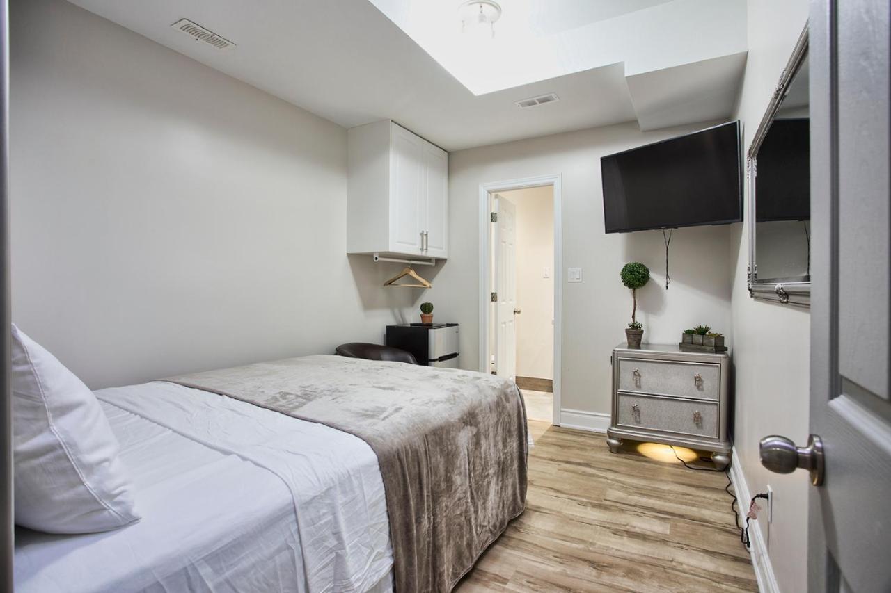 Toronto Rooms And Suites Bagian luar foto