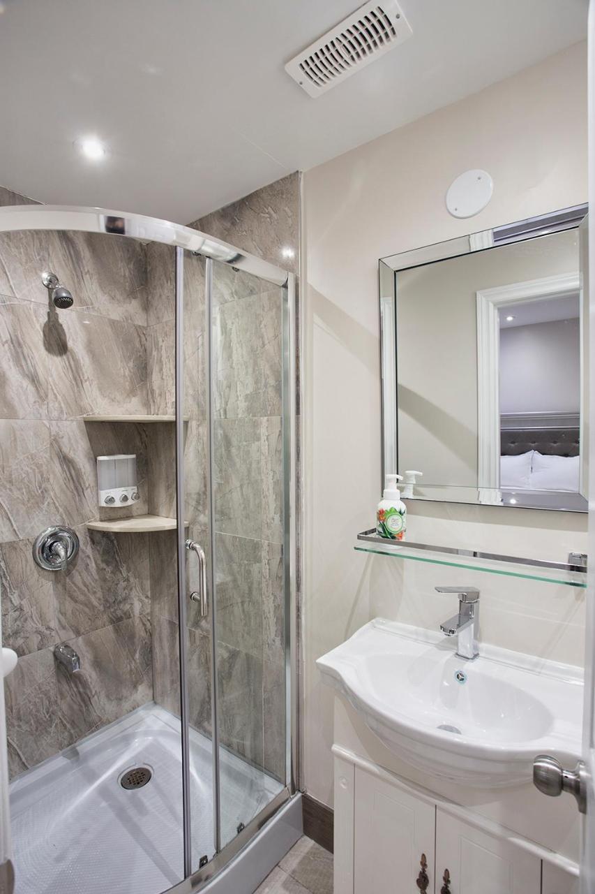 Toronto Rooms And Suites Bagian luar foto
