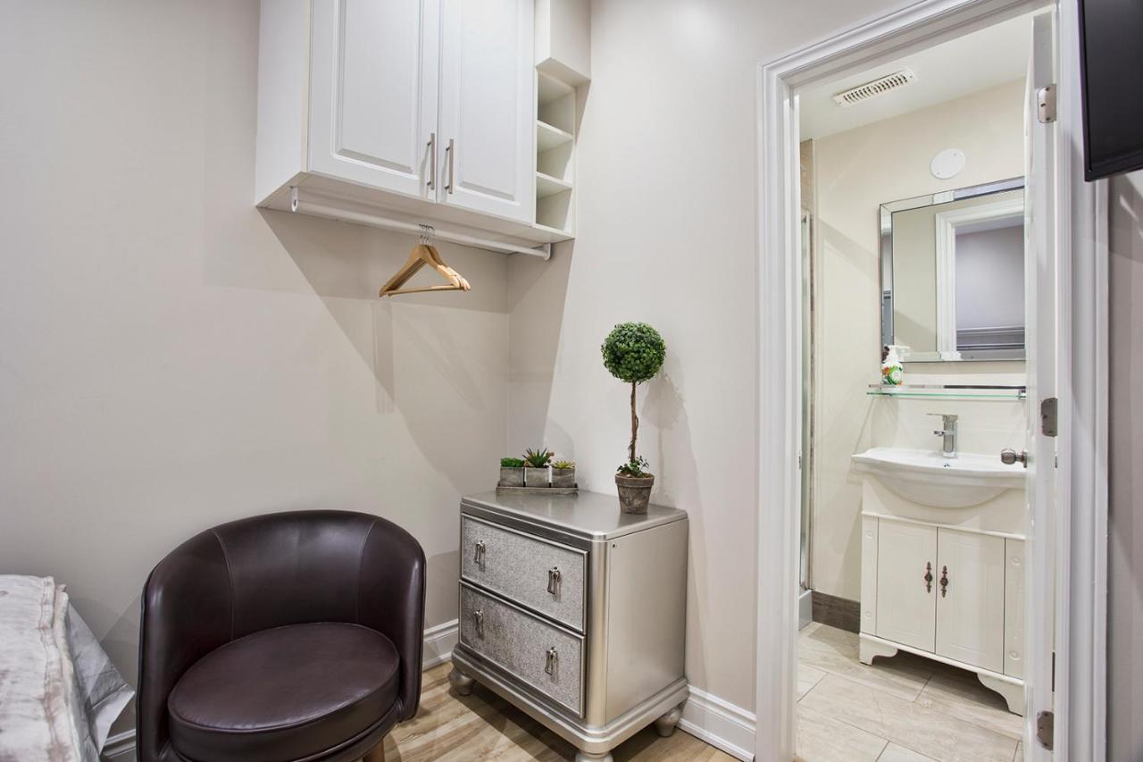 Toronto Rooms And Suites Bagian luar foto