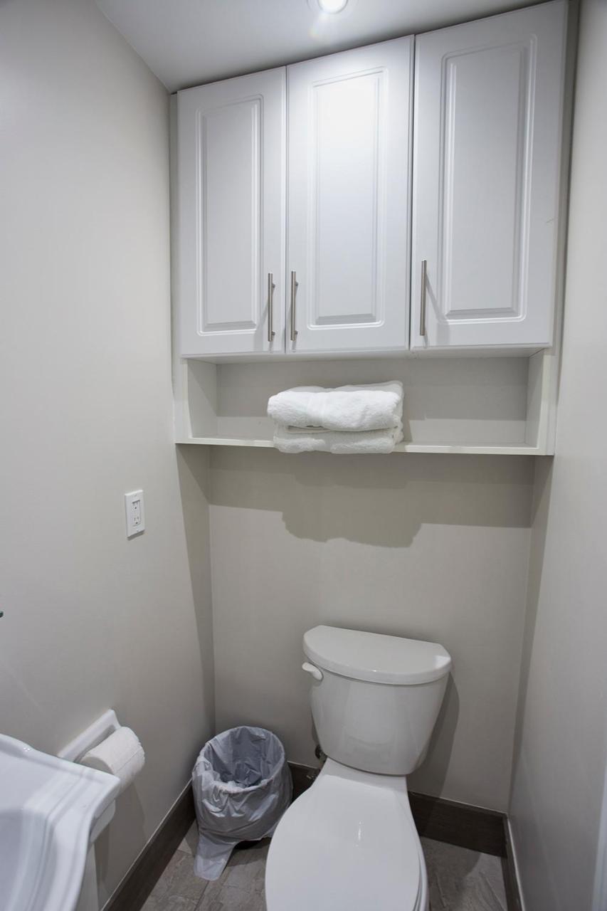 Toronto Rooms And Suites Bagian luar foto