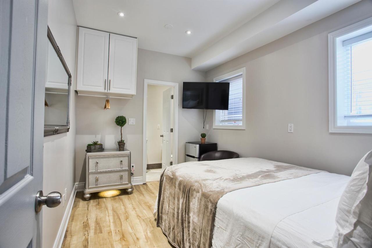Toronto Rooms And Suites Bagian luar foto