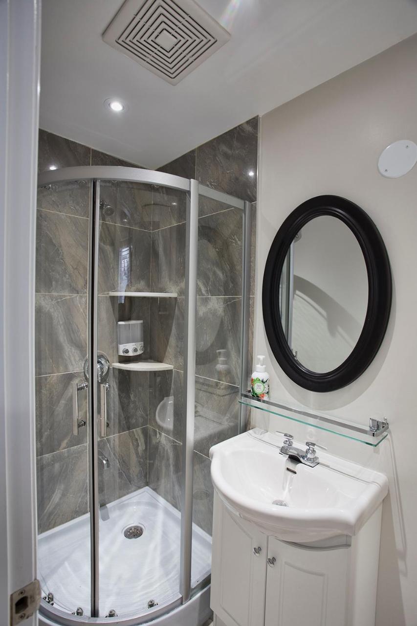 Toronto Rooms And Suites Bagian luar foto