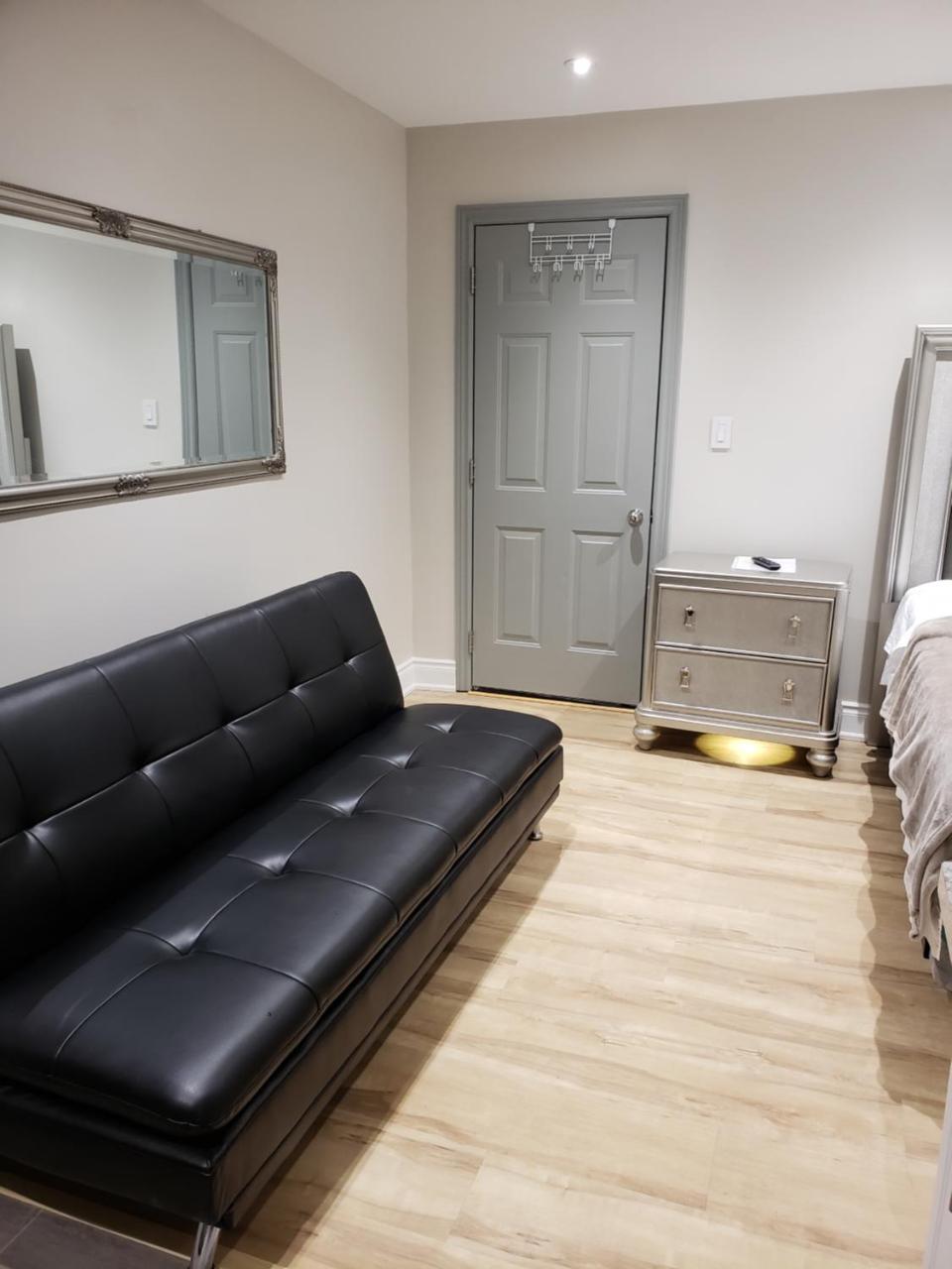 Toronto Rooms And Suites Bagian luar foto