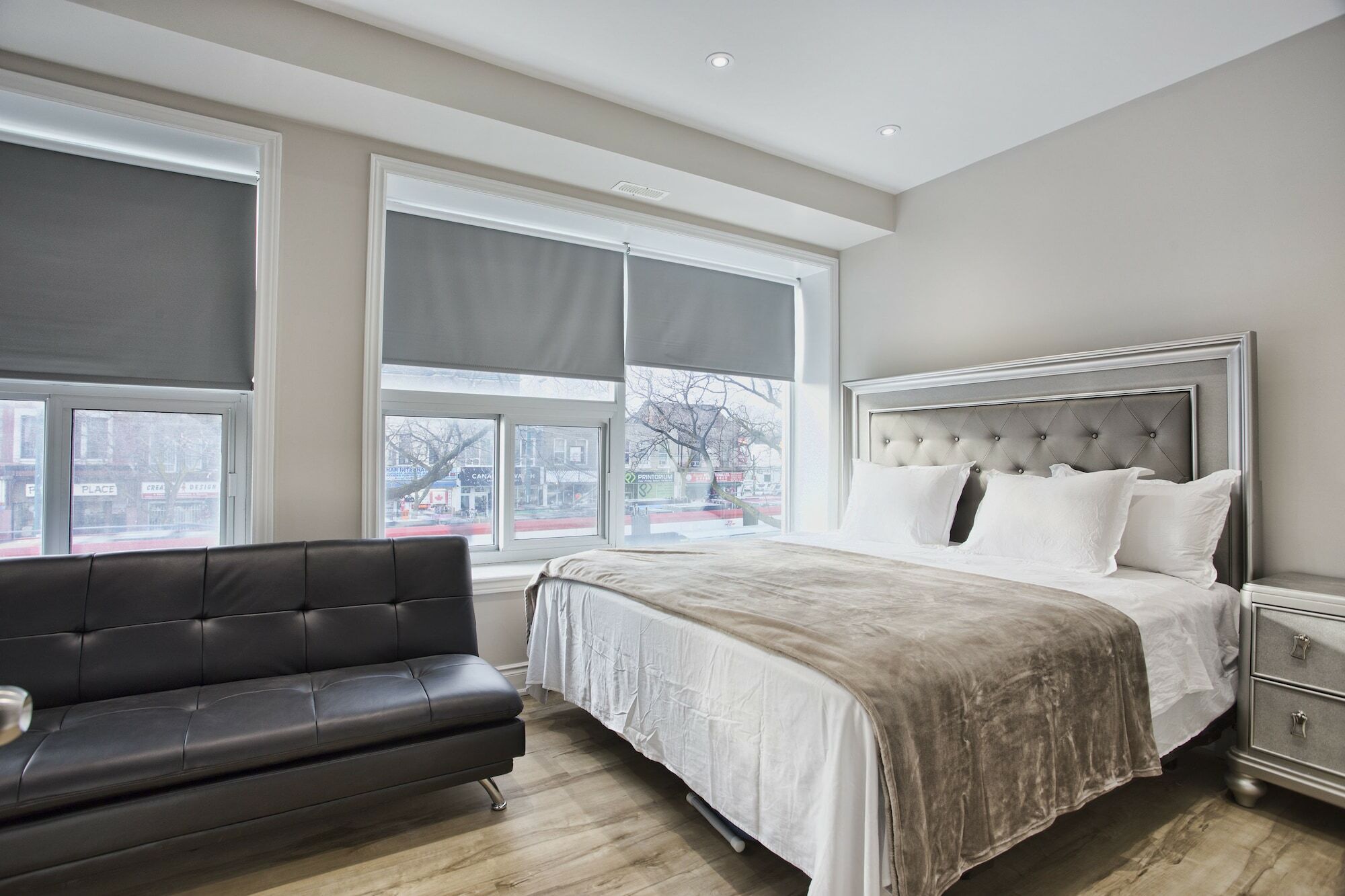 Toronto Rooms And Suites Bagian luar foto